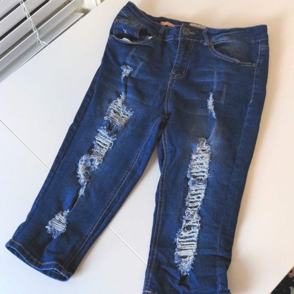 Dark Wash Distressed Capri Denim Jeans